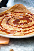 Crêpe mit Ahornsirup und Fleur de Sel