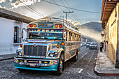 Hühnerbus in Antigua Guatemala