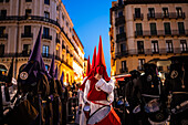 Prozession zur Verkündigung der Karwoche, die den Beginn der neun Tage der Passion auf der Plaza del Pilar in Zaragoza, Spanien, symbolisiert