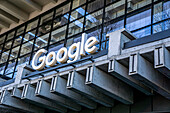 Google-Bürogebäude, Außenansicht mit Logo, Soho, New York City, New York, USA