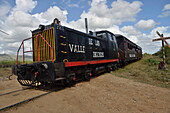 Kuba ,Trinidad,los Ingenios Tal,alte Lokomotive für Touristen die das Tal durchquert