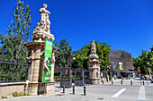 Barcelona, Spanien - 2. Juni 2019: Eingang zum Ciutadella-Park in Barcelona, Spanien.