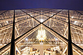 Paris. 1st district. Louvre Museum by night. The pyramid (architect: Ieoh Ming Pei). Tourists in the museum. Throne sculpture by Kohei Nawa.Mandatory credit of the architect architect: Ieoh Ming Pei