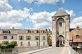 Frankreich. Seine und Marne. Mittelalterliches Dorf Moret sur Loing. Die Porte de Bourgogne.