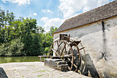 Frankreich. Seine und Marne. Mittelalterliches Dorf Moret sur Loing. Die Mühle.