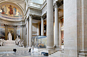Frankreich. Paris. 5. Bezirk. Das Pantheon. Allgemeine Ansicht. Touristen während des Besuchs. Covid-19 Periode.