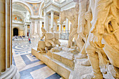 Frankreich. Paris. 5. Bezirk. Das Pantheon. Skulptur Der Nationalkonvent, von Francois Leon Sicard. Touristen im Hintergrund.