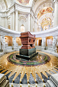 France. Paris. 7th district. Hotel invalid. Army museum. Napoleon's tomb. Sculptures representing the 12 allegories of victory,by Jean-Jacques Pradier. In the foreground,the tomb of Napoleon 1st.