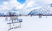 Norwegen,Stadt Tromso,Insel von Senja,Ballesvika Fjord,Sildevika Strand unter dem Schnee