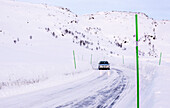 Norwegen,Stadt Tromso,Insel Senja,verschneite Straße