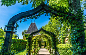 France,Perigord Noir,Dordogne,Jardins du Manoir d'Eyrignac (Historical Monument),English arch way