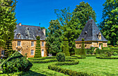 Frankreich,Perigord Noir,Dordogne,Jardins du Manoir d'Eyrignac (Historisches Monument),Pflanzenskulpturen,Taubenschlag und Artaban-Schloss