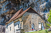 Frankreich,Occitanie,Quercy,Lot,Dorf Gluges,die Kirche Saint Pierre-es-Liens (12. Jahrhundert) Historisches Denkmal (Jakobsweg)