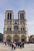 France,Paris,75,1st arrondissement,Ile de la Cite,Notre-Dame of Paris,tourists on the church square,winter.