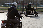 Frankreich,Paris,75,13. Arrondissement,Place d'Italie,Motorradfahrer