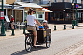 France,Les Sables d'Olonne,85,Quai E. Garnier,children on cargo bikes,May 2021.