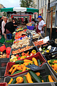 Frankreich,Neu-Aquitanien,Charente Maritime (17) Rochefort,market