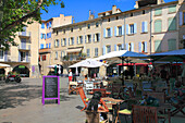 Frankreich,Auvergne Rhone Alpes,Drome department (26),Nyons,Arcades square