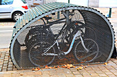 Brüssel. Fahrradparken auf dem Bürgersteig.