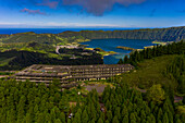Insel Sao Miguel, Azoren, Portugal. Sete Cidades, Lagune Azul und Verde. Hotel abandonne Monte Palace
