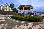 Insel Sao Miguel, Azoren, Portugal. Ribeira Grande. calcada portuguesa. Igreja Matriz de Nossa Senhora da Estrela
