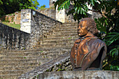 Frankreich, Französische Antillen, Guadeloupe. Petit-Canal. Louis Degres Statue. Sklaven marschieren