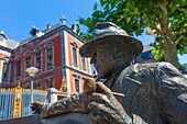 Europa,Belgien,Lüttich. Statue von Georges Simenon