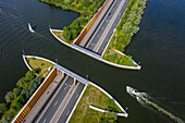 Europe,Nederlands. Harderwijk. Veluwemeer. Boat bridge. Aqueduct Water bridge