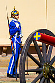 Europa,Skandinavien,Schweden. Stockholm. Stadtteil Gamla Stan. Königlicher Palast. Schwedische Wache in blauer Uniform