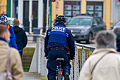 Stadtpolizist auf dem Fahrrad