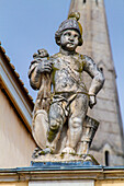 Frankreich,Saone-et-Loire,Mâcon. Statue auf dem Dach des Rathauses