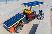 Traveler with tricycle with trailer equipped with solar panels