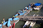 Spanien,Andalusien,Sevilla,Fluss Guadalquivir,Tretbootfahrer