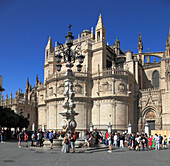 Spain,Andalusia,Seville,Cathedral,fountain,Plaza Virgen de los Reyes,people