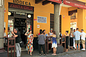 Spanien,Andalusien,Sevilla,Bodega Santa Cruz,Bar,Menschen