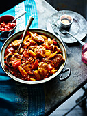 Pork vindaloo with peppers and tomatoes