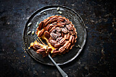 Small pumpkin tart with pecans