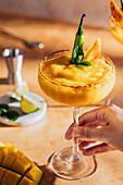 Mango-Daiquiri mit Chili