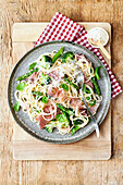 Pasta with asparagus, broccoli and ham