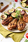 Grilled chicken drumsticks, courgettes and onions