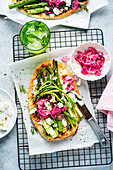 Flatbread with asparagus and pickled onions