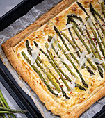 Asparagus tart with goat's cheese