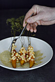 Honey carrots from the oven with quince and camomile flowers
