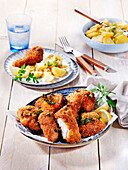 Backhendl mit Kartoffelsalat