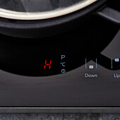 Hot hob with residual heat indicator 'H'