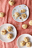 Amaranth balls with almonds and honey
