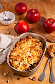 Apple and cinnamon crumble