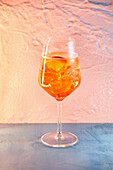 Aperol Spritz-Cocktail im Weinglas