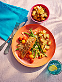 Salmon fillet with green beans, tomatoes and fried potatoes