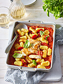 Gebackene Gnocchi mit Feta in Tomatensoße